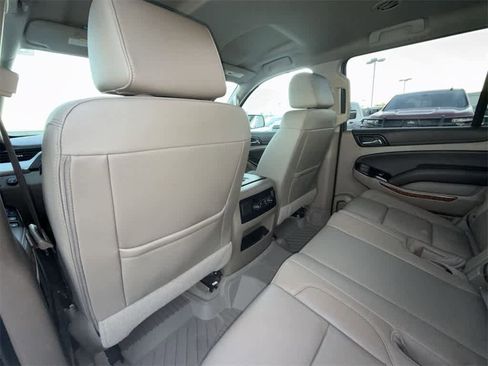Used 2020 Chevrolet Suburban Premier image 12