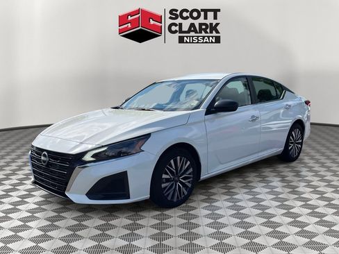 Used 2025 Nissan Altima 2.5 SV FWD image 3