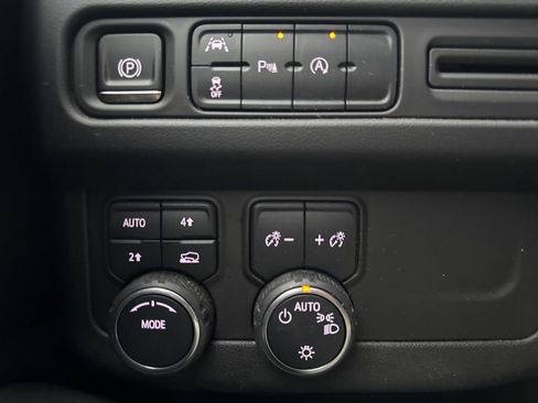 Used 2023 Chevrolet Suburban RST w/ Sport Performance Package image 11