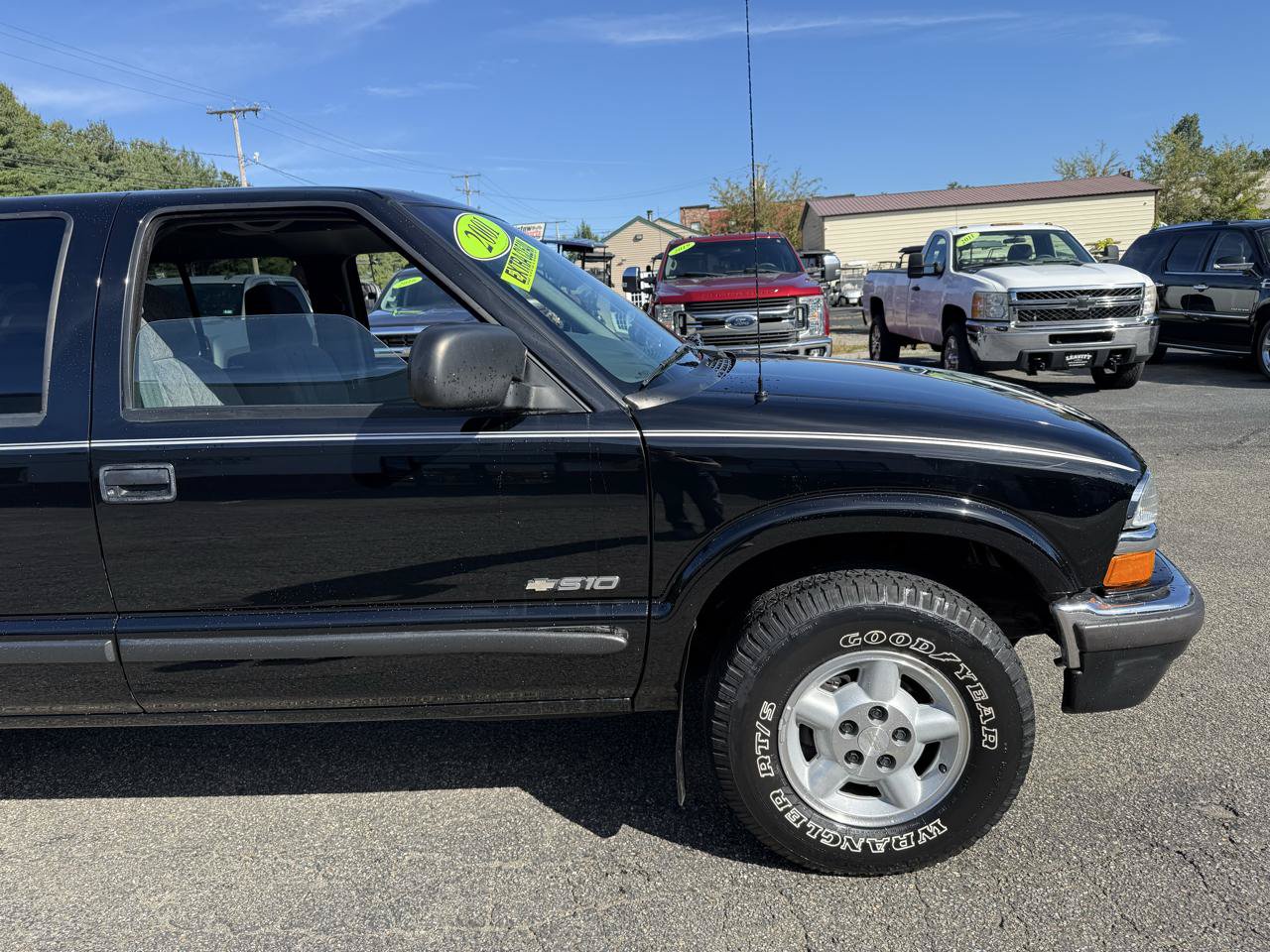 Used 2001 Chevrolet S10 Pickup LS AWD/4WD image 16