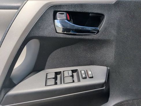 Used 2017 Toyota RAV4 XLE FWD image 14