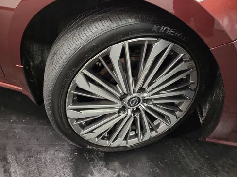 Used 2024 Nissan Altima 2.5 SL FWD image 10