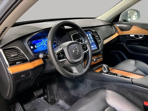 Certified 2024 Volvo XC90 B6 Plus w/ Protection Package Premier AWD/4WD image 17