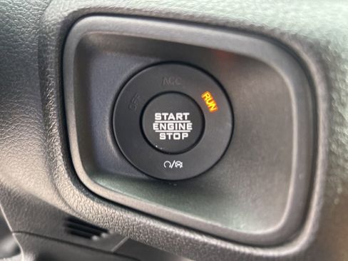 Certified 2024 Jeep Gladiator Sport AWD/4WD image 40