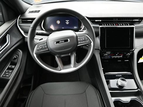 New 2026 Jeep Grand Cherokee Laredo X image 12