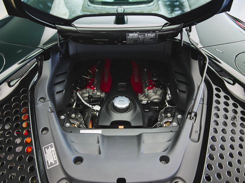 Used 2024 Ferrari SF90 Spider image 52