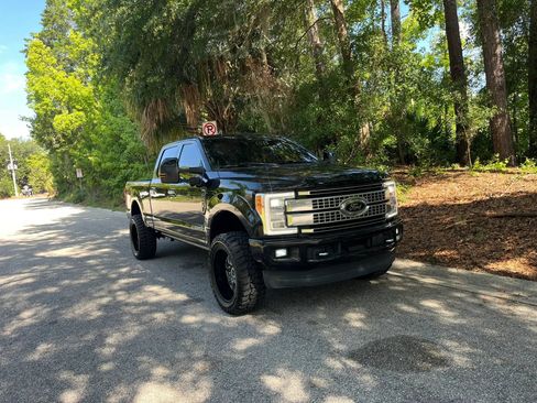 Used 2019 Ford F250 Platinum w/ Platinum Ultimate Package AWD/4WD image 5