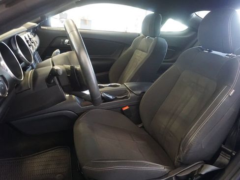 Used 2018 Ford Mustang Coupe RWD image 15