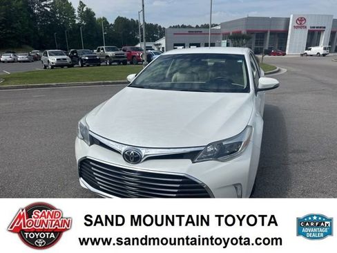 Used 2018 Toyota Avalon XLE FWD image 7