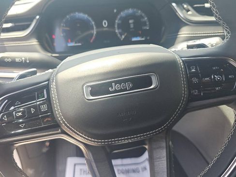 Used 2024 Jeep Grand Cherokee Overland AWD/4WD image 15