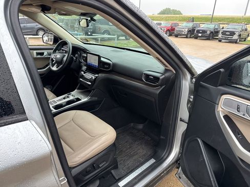 Used 2021 Ford Explorer Limited w/ Equipment Group 301A image 15