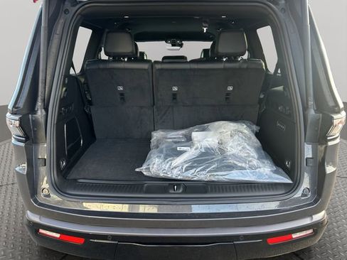 New 2026 Jeep Grand Wagoneer Limited w/ Convenience Group I image 32