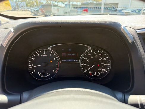 Used 2020 Nissan Pathfinder S image 21