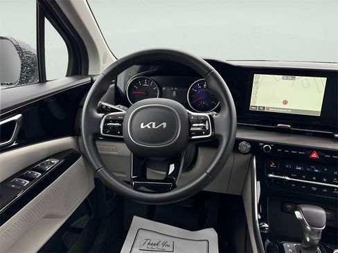 Used 2024 Kia Carnival EX image 13
