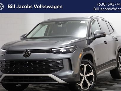 New 2026 Volkswagen Tiguan SE w/ Panoramic Sunroof Package