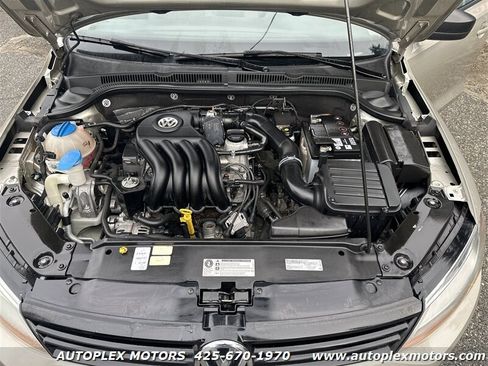 Used 2018 Chevrolet Suburban Premier image 23