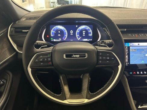 New 2026 Jeep Grand Cherokee Altitude AWD/4WD image 9