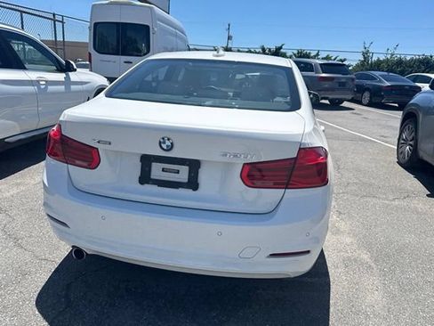 Used 2018 BMW 320i xDrive Sedan w/ Premium Package AWD/4WD image 8