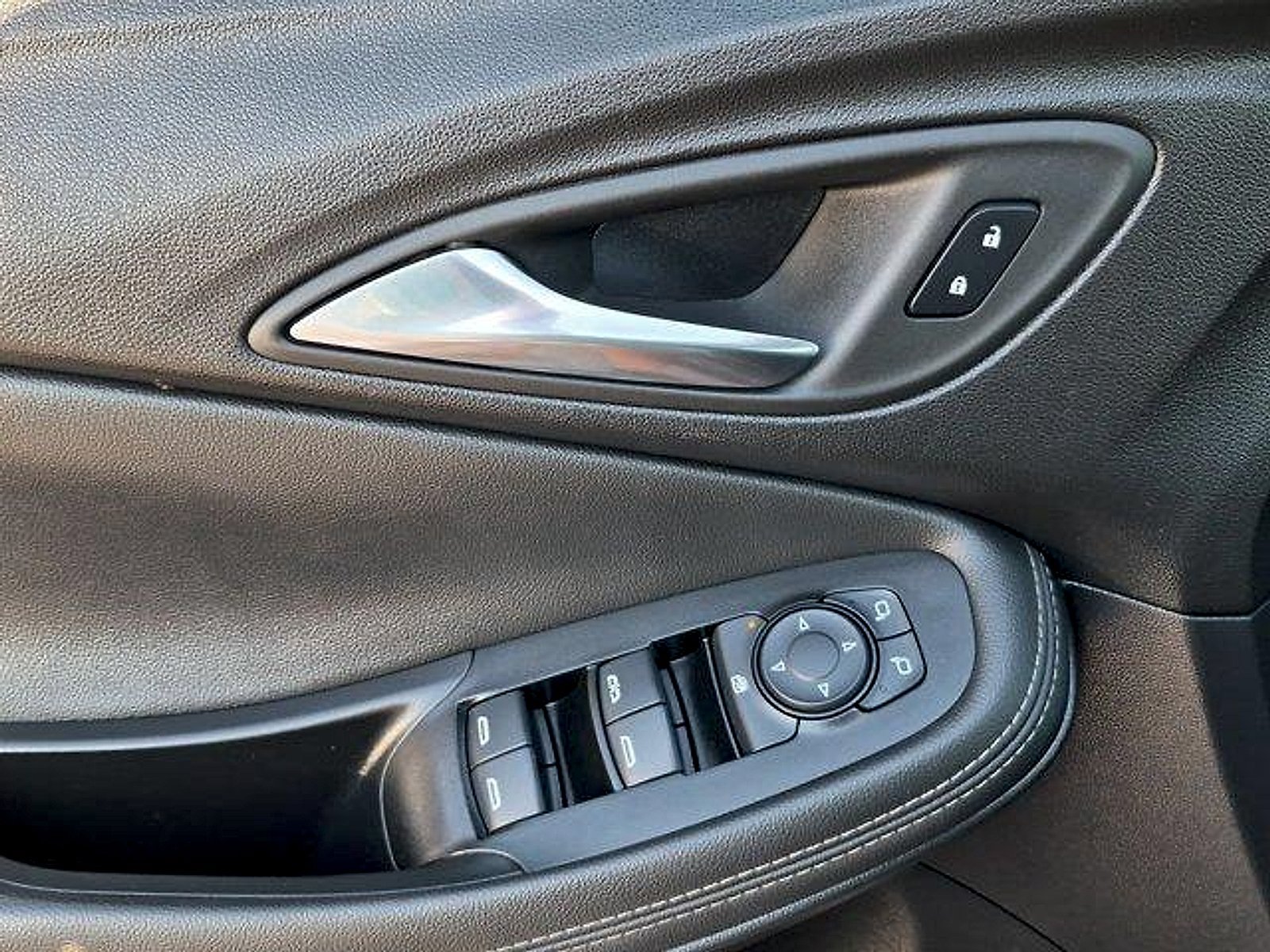 Used 2024 Buick Encore GX Preferred w/ Comfort Package FWD image 21