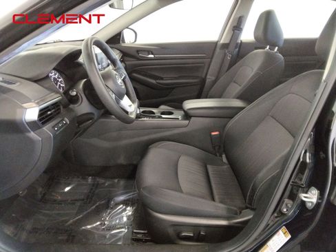 Used 2025 Nissan Altima 2.5 SV FWD image 26