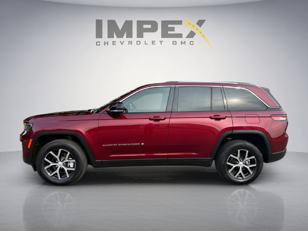 Used 2023 Jeep Grand Cherokee Limited w/ Trailer Tow Prep Group (B) AWD/4WD image 2