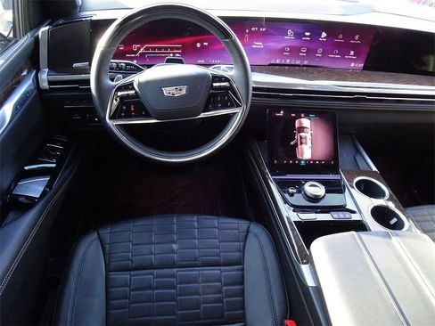 Certified 2025 Cadillac Escalade Sport Platinum w/ LPO, Floor Liner Package image 4