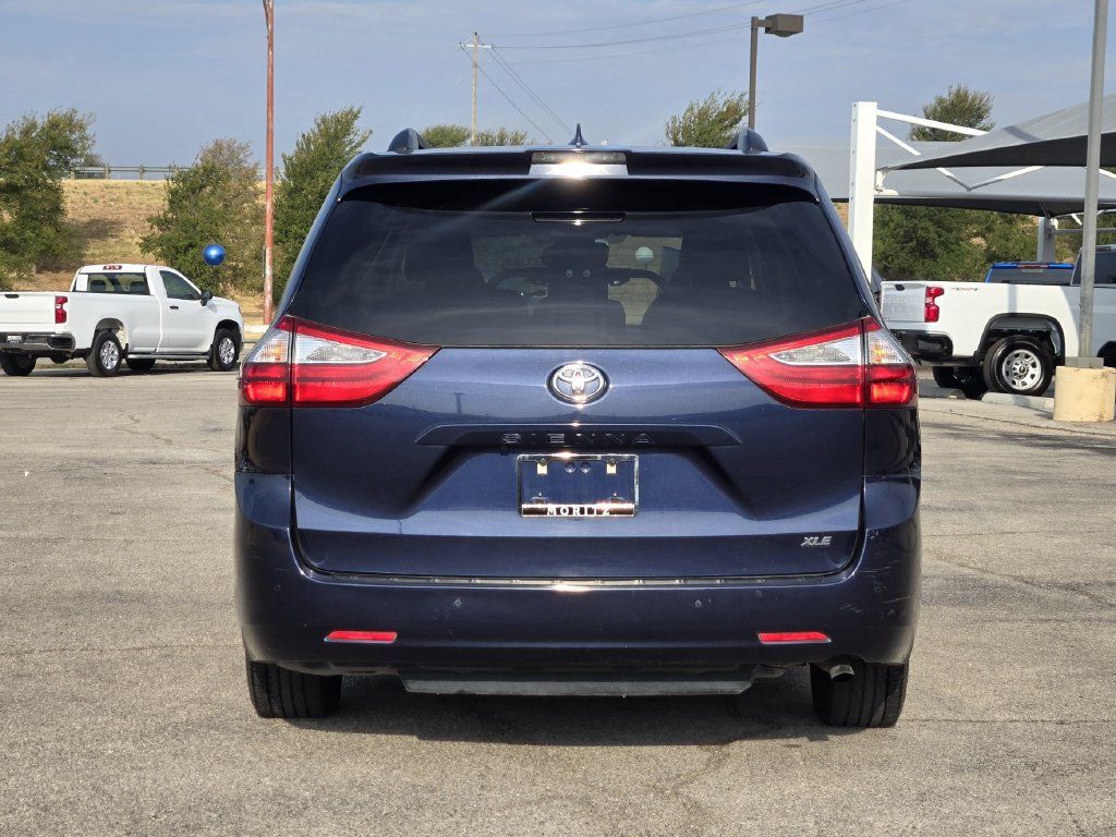 Used 2018 Toyota Sienna XLE w/ XLE Navigation Package FWD image 6