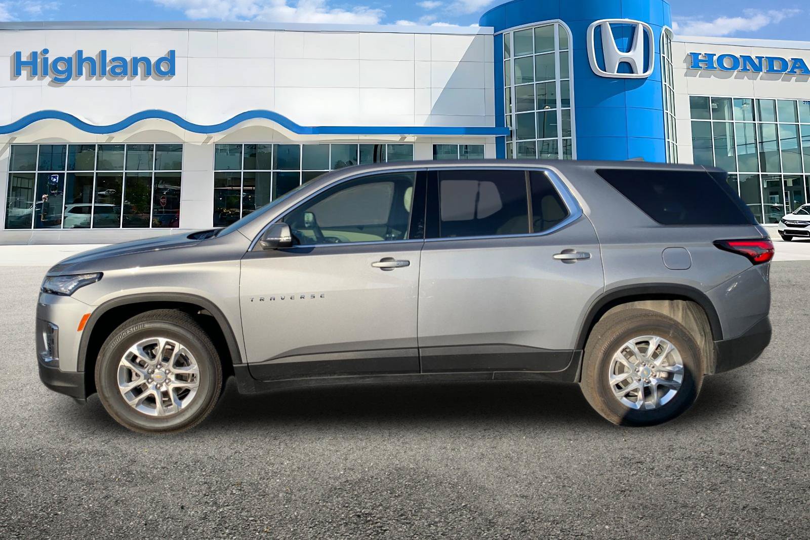 Used 2023 Chevrolet Traverse LS w/ Safety Package AWD/4WD image 2