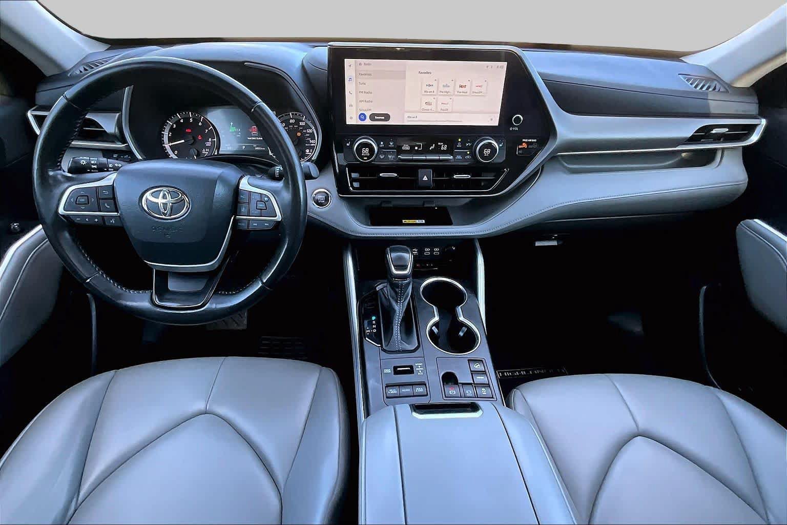Used 2023 Toyota Highlander XLE AWD/4WD image 15