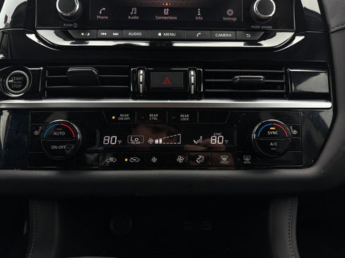 Used 2024 Nissan Pathfinder SV w/ SV Premium Package image 31