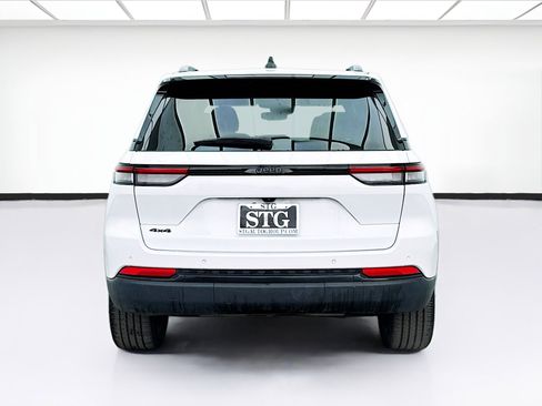 Used 2023 Jeep Grand Cherokee Altitude image 5