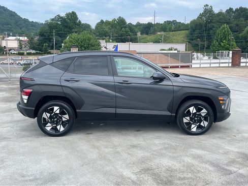 Used 2024 Hyundai Kona SEL AWD/4WD image 2