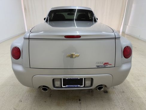 Used 2004 Chevrolet SSR w/ Preferred Equipment Group image 6