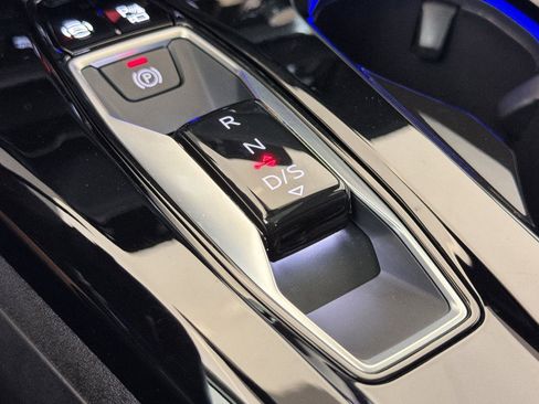 Used 2025 Audi Q5 Premium w/ Convenience Package image 18