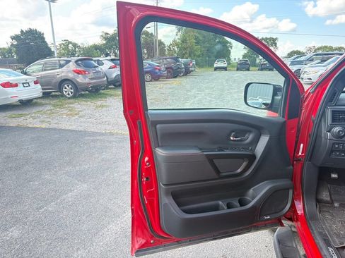 Used 2024 Nissan Titan PRO-4X w/ Pro-4x Utility Package AWD/4WD image 13