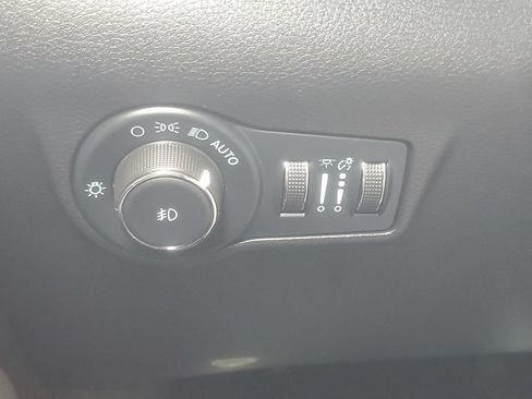 Used 2023 Jeep Compass Latitude AWD/4WD image 19