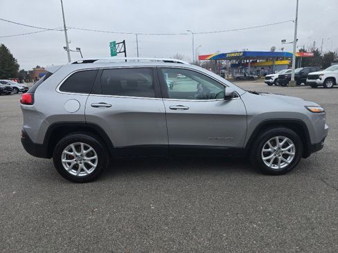 Used 2016 Jeep Cherokee Latitude w/ Cold Weather Group image 5