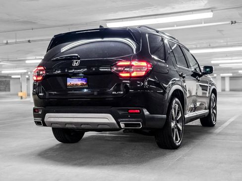 Used 2023 Honda Pilot Elite image 6