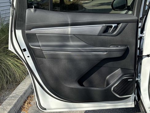 Used 2025 Buick Enclave Preferred image 13