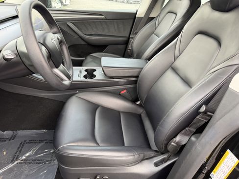 Used 2025 Tesla Model Y Long Range image 18