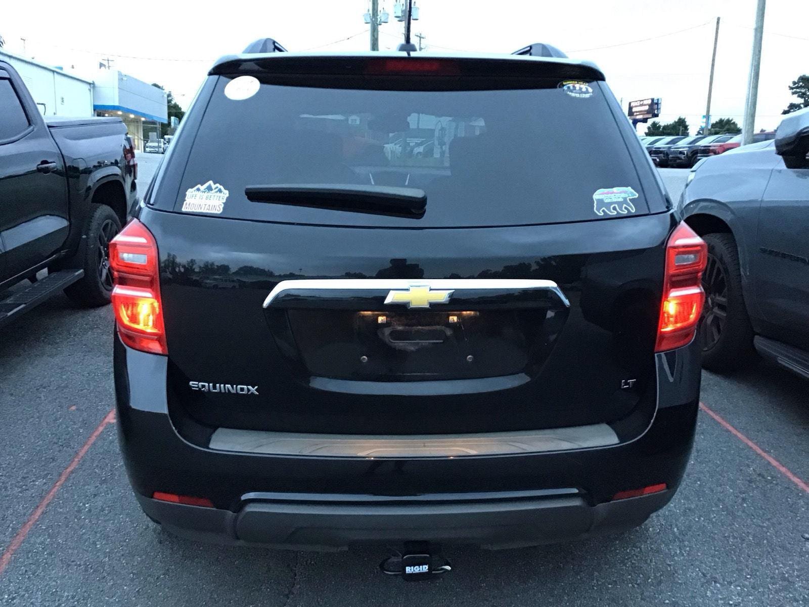 Used 2017 Chevrolet Equinox LT w/ Convenience Package FWD image 3