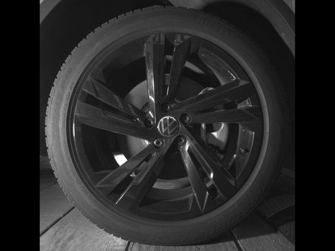 Certified 2024 Volkswagen Tiguan SE R-Line AWD/4WD image 11