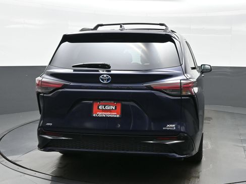 Used 2024 Toyota Sienna XSE w/ XSE Plus Package AWD/4WD image 5
