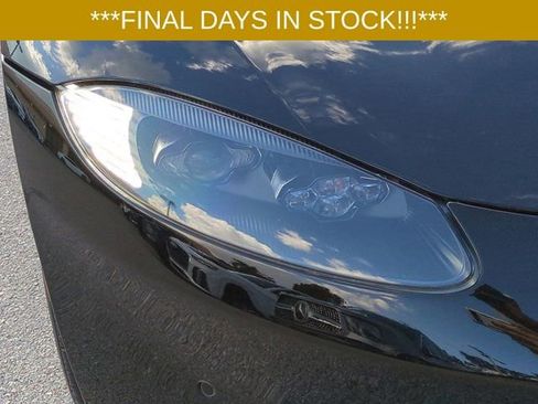 Used 2021 Aston Martin V8 Vantage Coupe RWD image 9