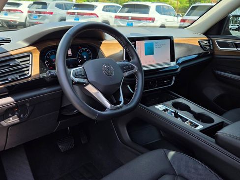 Used 2024 Volkswagen Atlas SE FWD image 23