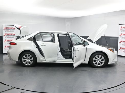 Used 2022 Toyota Corolla LE FWD image 27