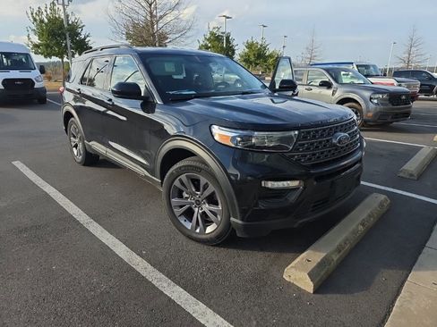 Used 2024 Ford Explorer XLT w/ Equipment Group 202A image 7