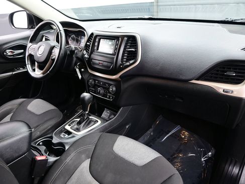 Used 2014 Jeep Cherokee Latitude FWD image 17