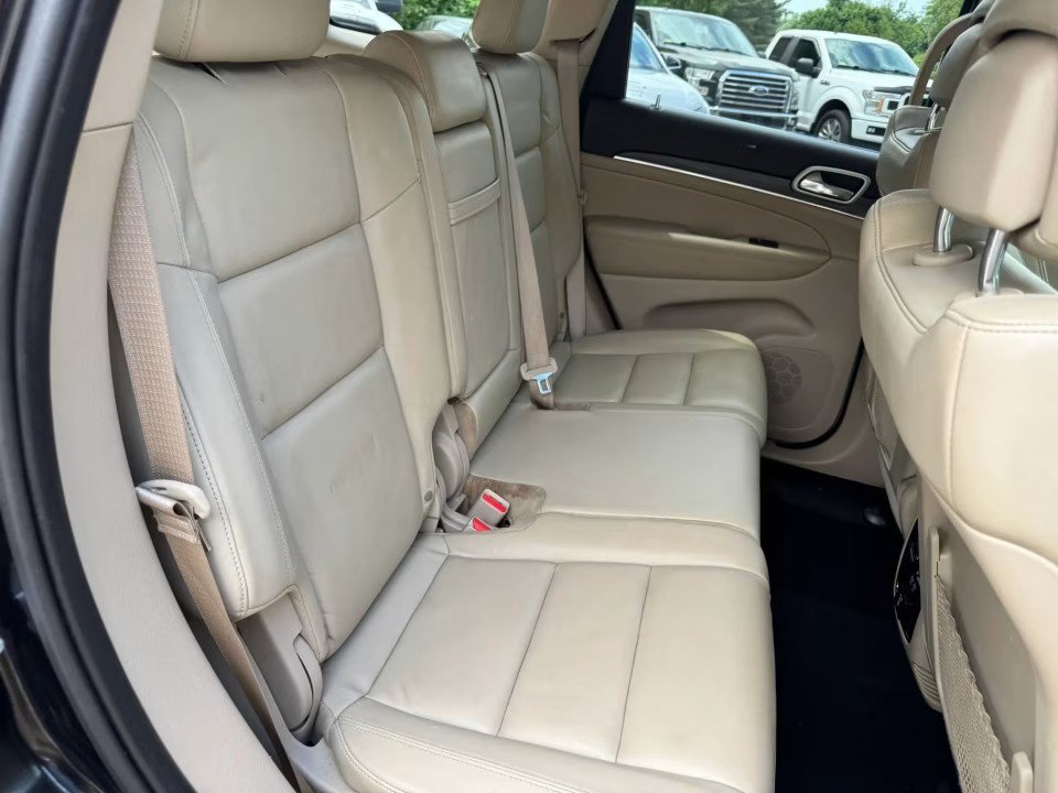 Used 2019 Jeep Grand Cherokee Limited AWD/4WD image 16