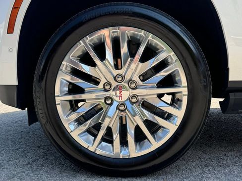 Used 2025 GMC Yukon XL Denali w/ Sun & Power Step Package AWD/4WD image 9